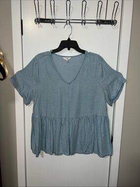 Women’s Very Cute Lightweight Denim V-Neck Peplum Top